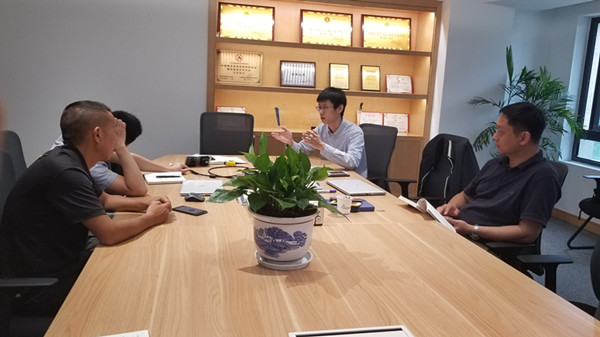 路創(chuàng)廠商來昌駿科技進行技術交流與培訓
